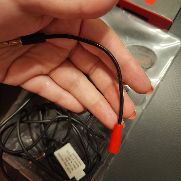 LVL Up Gaming Headset/Earbuds with Detachable Microphone - Picture 6 of 6